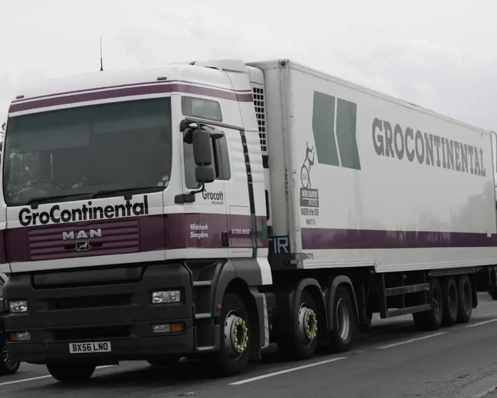 Refrigerated semi-trailer truck for pharmaceutical cargo