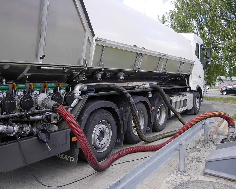 Tank trailer for dangerous goods (ADR) transport